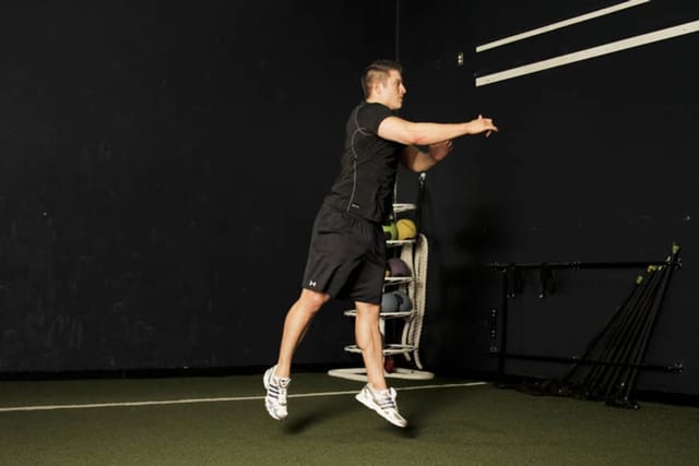 Scissors Jump, finish position